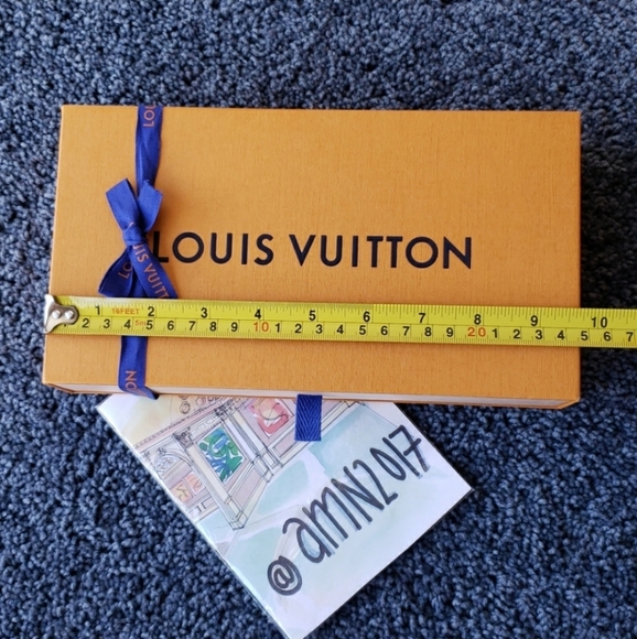 Louis Vuitton Gift Box and LV Ribbon - Picture 2 of 5